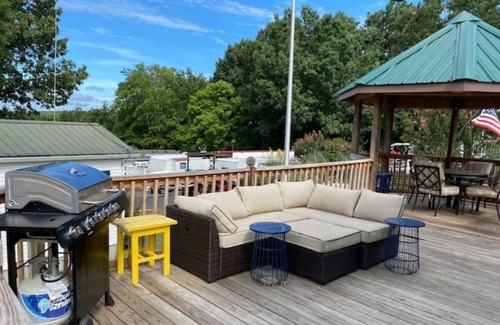 New London House | Little Lake Getaway at Badin Shores Resort