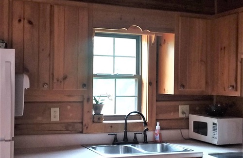 Albemarle Cabin | Little Log Cabin Near the Lake!