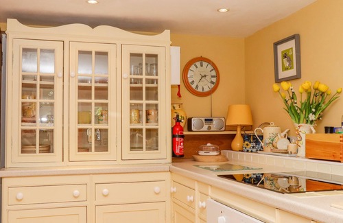Ninfield Cottage | LITTLE LONDON, pet friendly, character holiday cottage in Ninfield