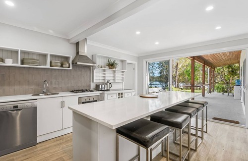 West Haven House | Little Mirror Bay - 4 bedroom holiday home with water views