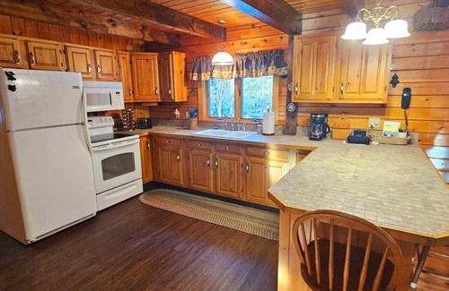 Beaver Cove Cabin | Little Moose Lodge *Lake Access*Snowmobile Access