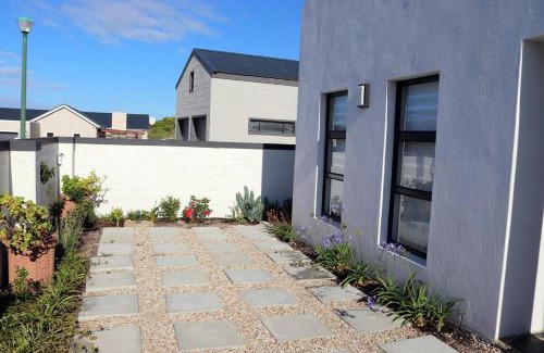 Hermanus Apartment | Little Nest Self-Catering