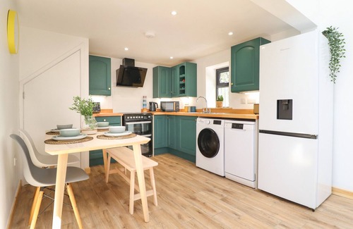 Llandrillo Cottage | LITTLE NOOK, family friendly, with open fire in Llandrillo