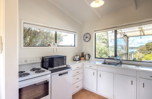 Oneroa House | Little O Bach at Little Oneroa, Waiheke Island
