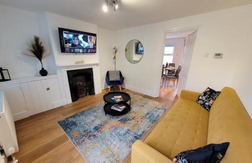Colchester House | Little Oaks House - Historic Charm & Modern Comfort in Colchester by Catchpole Stays