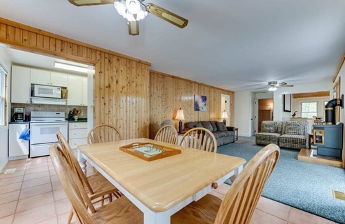 Muskoka Lakes House | Little Oaks Located on Lake Muskoka