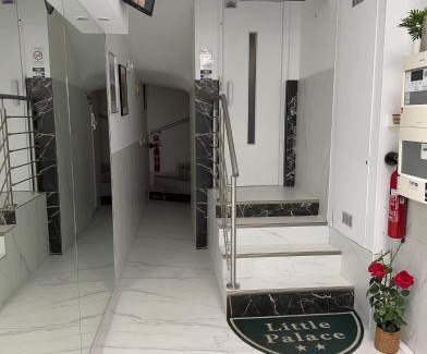 Cannes City Centre Hotel | Little Palace