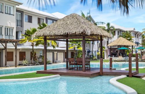 Manoora Apartment | Little Palm- 2 Bedroom Tropical Escape