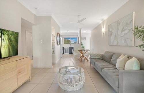 Manoora Apartment | Little Palm- 2 Bedroom Tropical Escape