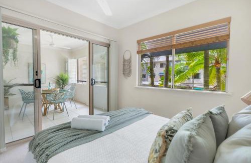 Manoora Apartment | Little Palm- 2 Bedroom Tropical Escape