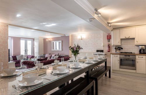 Brighton House | Little Paris Parking by Brighton Holiday Lets