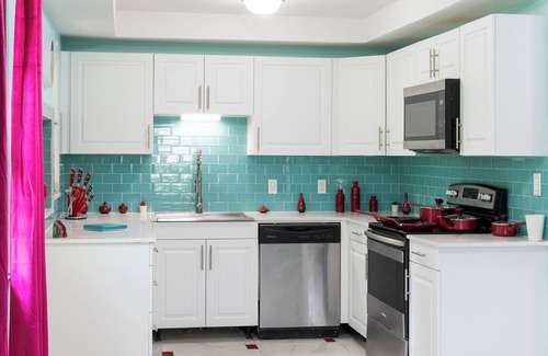 University Heights House | Little Paris 5 BR entire house - University Heights