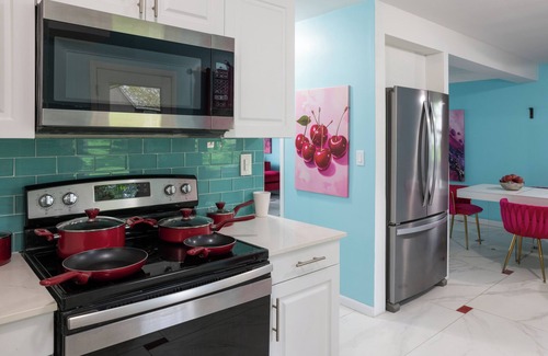 University Heights House | Little Paris 5 BR entire house - University Heights