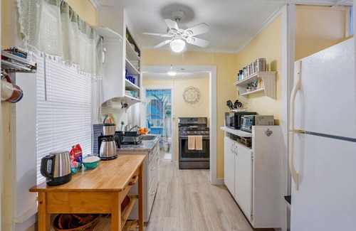 United Central Cottage | Little Pineapple Cottage