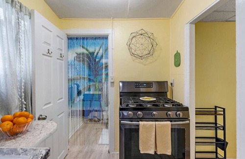 United Central Cottage | Little Pineapple Cottage