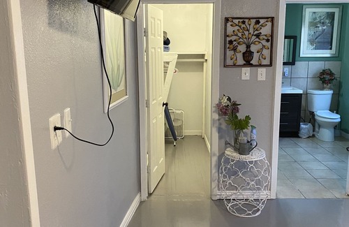 Edgebrook Apartment | Little private studio