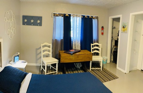 Edgebrook Apartment | Little private studio