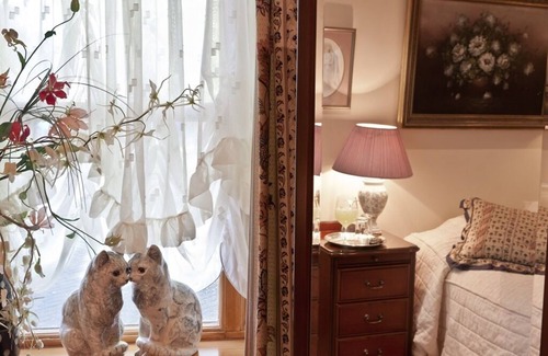 Tenby Bed & Breakfast | Little Red Rooster Rest and Spa