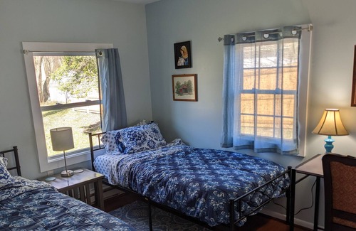 Elkton Cottage | Little River Cottage - Tiny Beach for Enjoying and Welcoming Backyard Retreat