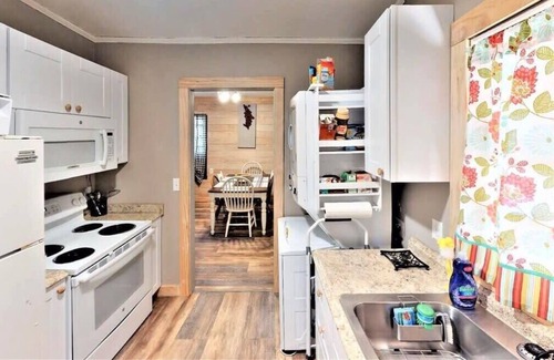 Tamassee House | Little River Retreat