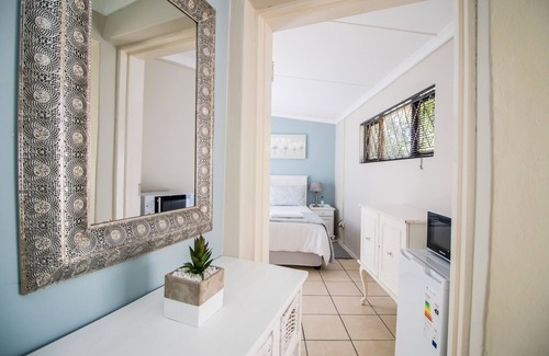 Port Elizabeth House | Little Rose Guesthouse & Self-Catering