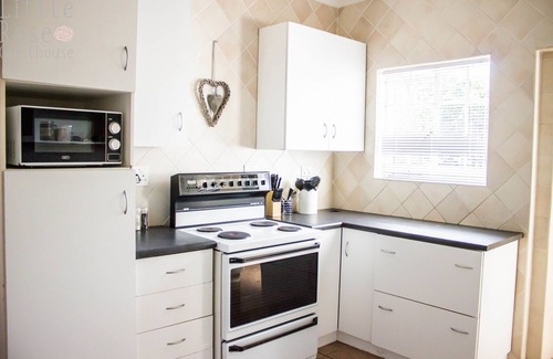 Port Elizabeth House | Little Rose Guesthouse & Self-Catering