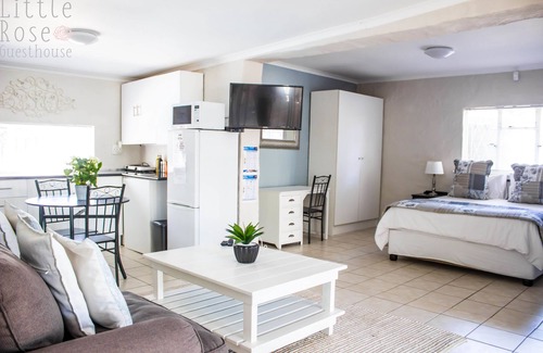 Port Elizabeth House | Little Rose Guesthouse & Self-Catering