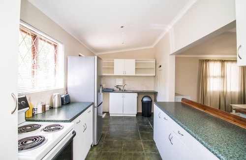 Port Elizabeth House | Little Rose Guesthouse & Self-Catering