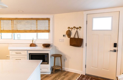 Gulf Lagoon Beach Cottage | little salty circle house - steps to beach + tacos