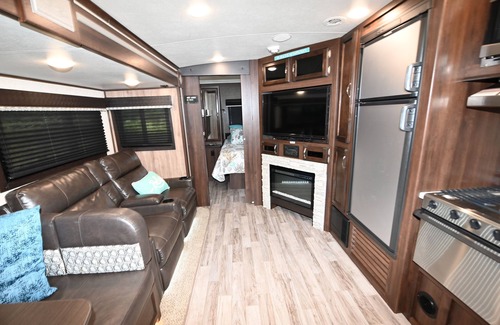 Navarre RV Rental | Little space in the woods.
