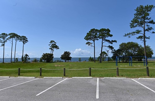 Navarre RV Rental | Little space in the woods.