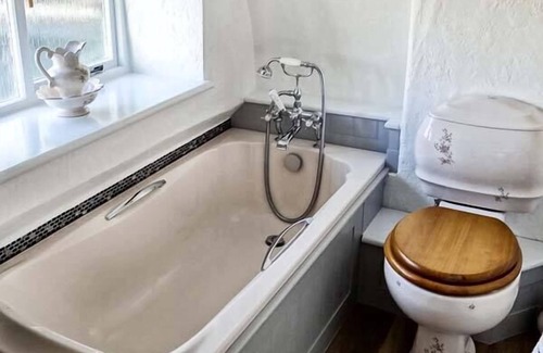 Cerne Abbas Cottage | LITTLE THATCH, romantic, luxury holiday cottage in Cerne Abbas