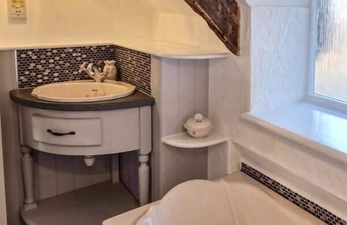 Cerne Abbas Cottage | LITTLE THATCH, romantic, luxury holiday cottage in Cerne Abbas