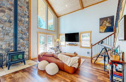 Sandpoint House | Little Tooth Retreat - Big Cabin