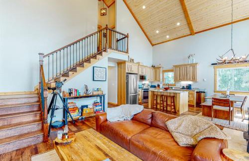 Sandpoint House | Little Tooth Retreat - Big Cabin