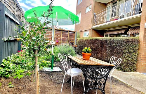 Ascot Vale Apartment | Little Vella
