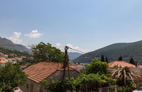 Mokosica House | Little Village House