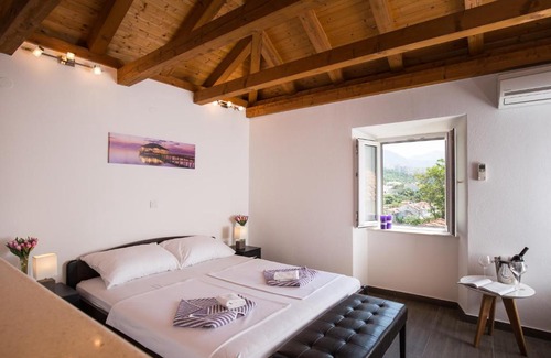 Mokosica House | Little Village House