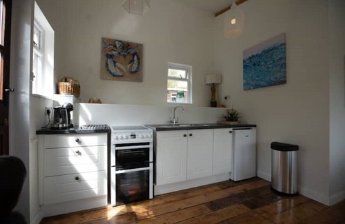 Chillington Cabin | Little Well, Slapton (2 acres, dogs welcome).