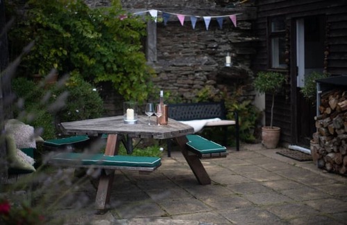 Chillington Cabin | Little Well, Slapton (2 acres, dogs welcome).