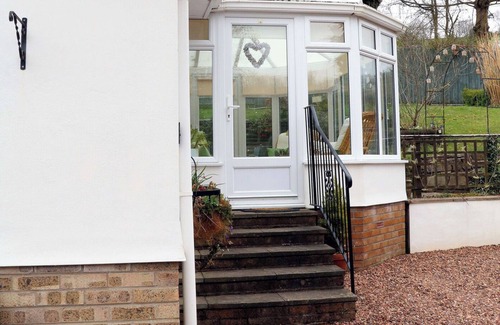 Barnstaple Cottage | LITTLE WILLESLEIGH, pet friendly, with a garden in Barnstaple