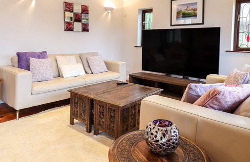 Wraysbury Cottage | LITTLECOTE, pet friendly, character holiday cottage in Wraysbury