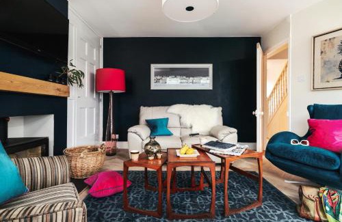 Seaton House | Littlefields - With hot tub, garden, private parking and short walk to beach
