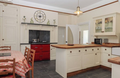 Littleham Cottage | LITTLEHAM COURT MANOR, pet friendly, with hot tub in Bideford