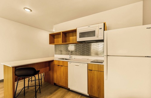 Renton Hotel | LivAway Suites Seattle-Renton