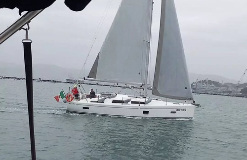 La Spezia Boat Rental | Live a unique experience of sleeping on a sailboat, or take a boat tour