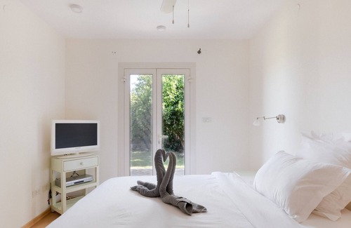 Almagor Apartment | Live By The Water Villa