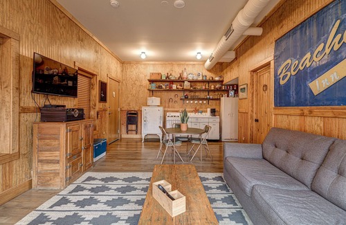 Wicker Park Apartment | Live Like a Local at the Beachwood Inn! Private Balcony Overlooking One of Chicago's Best New Restaurants by AllSet Turnover