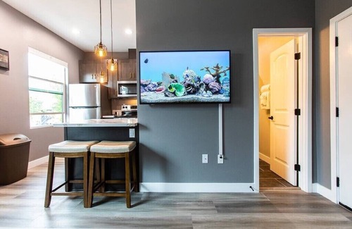University Heights Apartment | Live Like a Local - Walk 2 Dining, Shops & Park