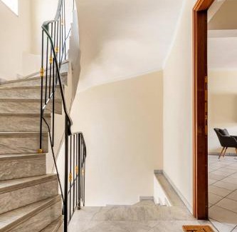 Petralona Apartment | Live like an Athenian!